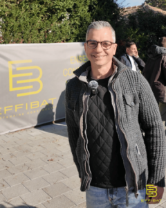 Chef de projet Sébastien smiles in front of the Effibat banner at his bouquet de chantier in Carouge.