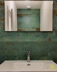 vue d'une salle de bain turquoise