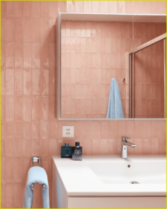 Vue détaillé des carreaux dans une salle de bain