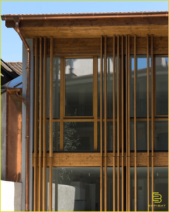 Facade d'une maison en bois