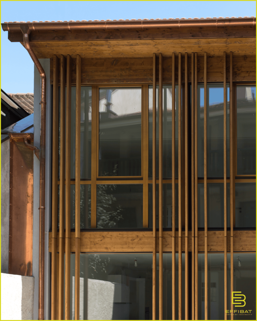 Facade d'une maison en bois